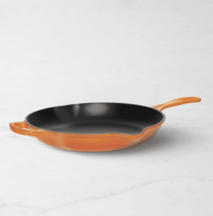 LE CREUSET - Signature 11.75" Iron Handle Skillet - Flame
