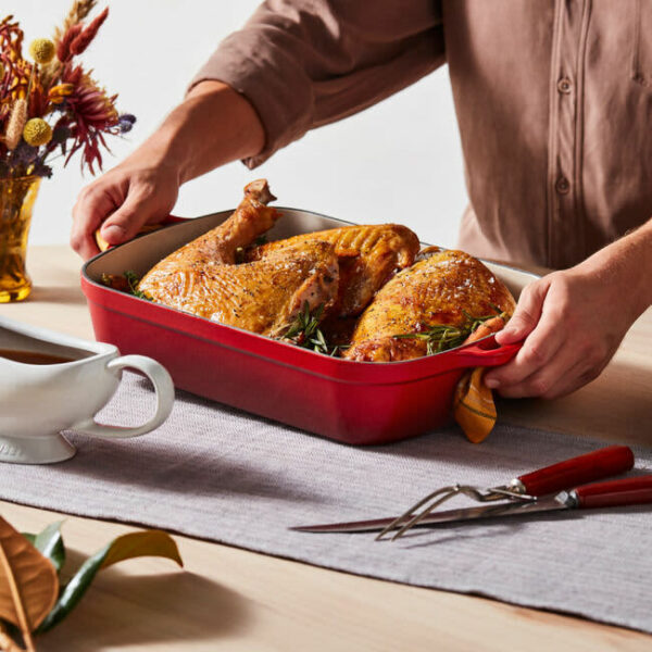 LE CREUSET - Signature (5.25qt) Rectangular Roaster - Cerise - Image 2