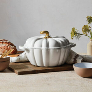 LE CREUSET Figural Pumpkin Cocotte w/ Figural Knob 4qt