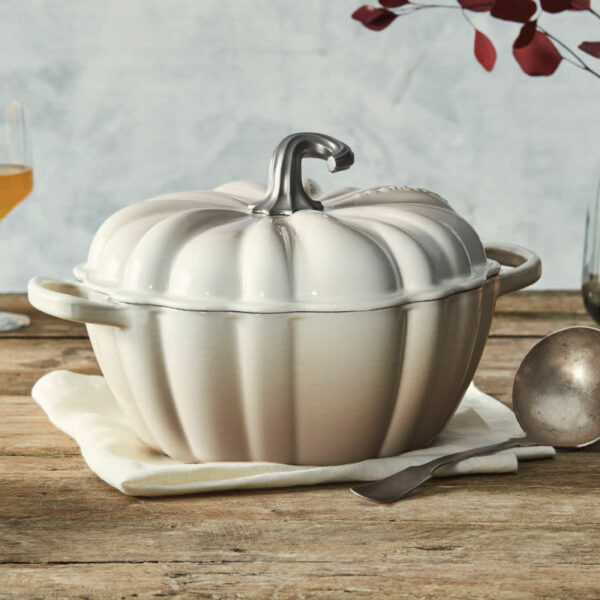 LE CREUSET Figural Pumpkin Cocotte w/ Figural Knob 4qt - Image 2